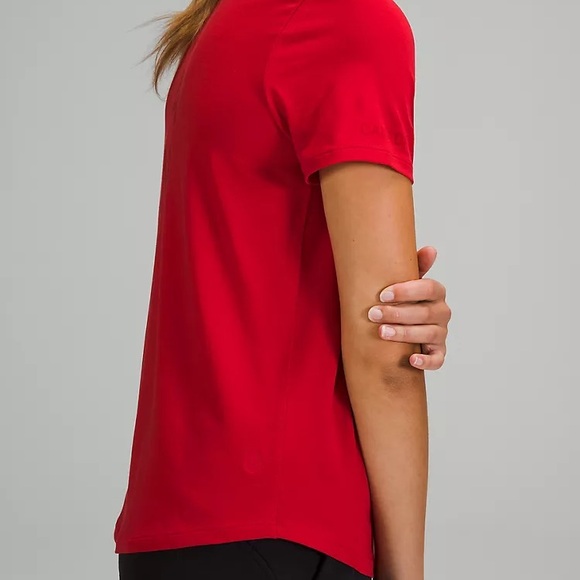 lululemon (12) Team Canada Love Crewneck T-Shirt curved hem - Picture 13 of 15